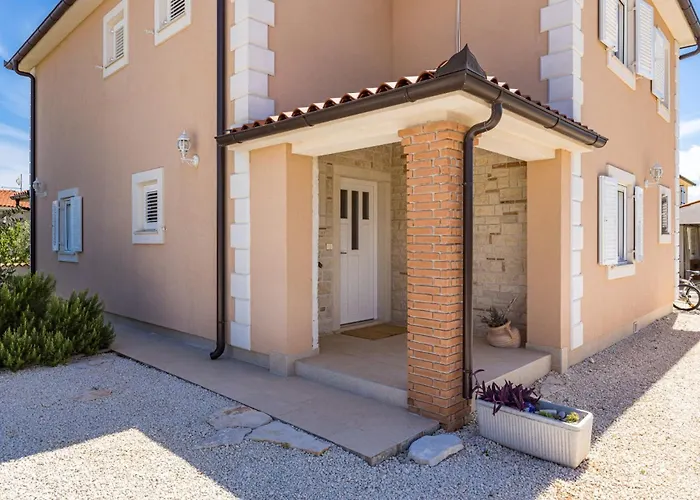 Villa Javor By Istrabook Peruški